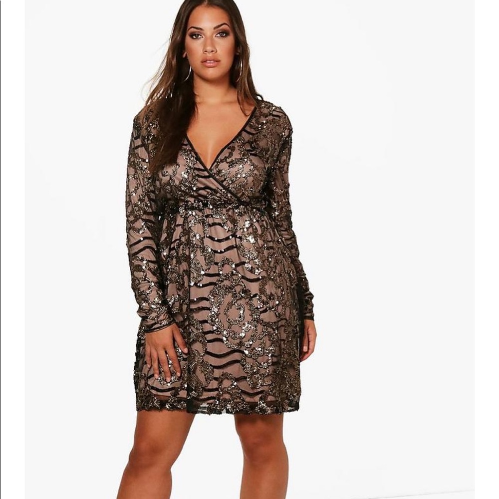 NWT Boohoo Sequined Wrap Dress, size 18